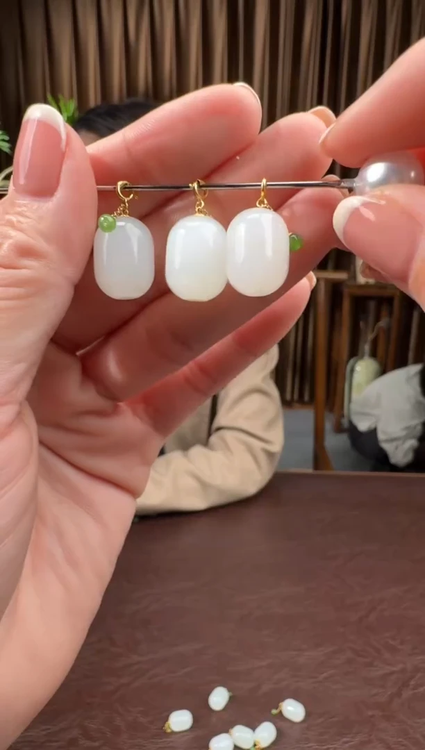 颈饰18K金镶嵌和田玉66漏姐11.5多样性拍一发一