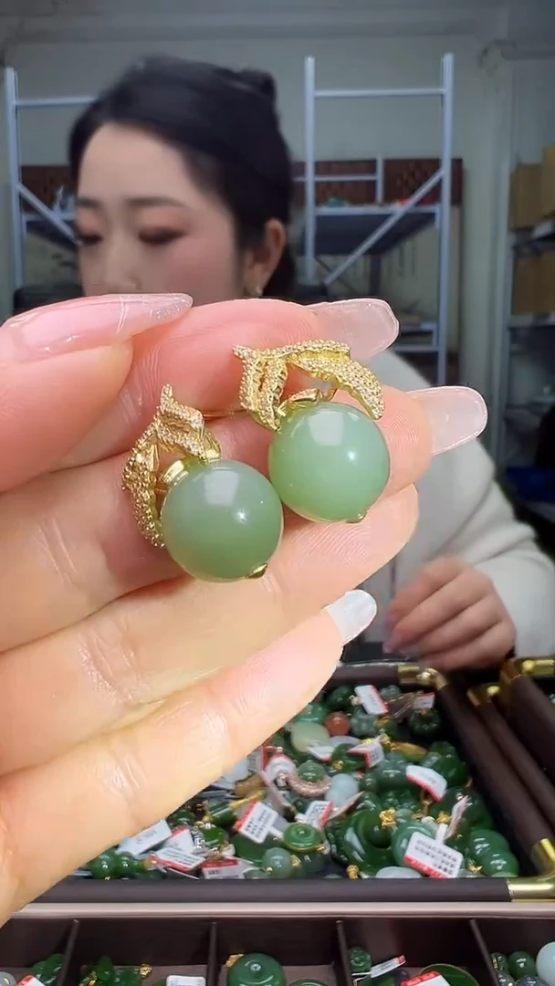 颈饰银S925镶嵌和田玉（多样性发货.发其一)1.03.09