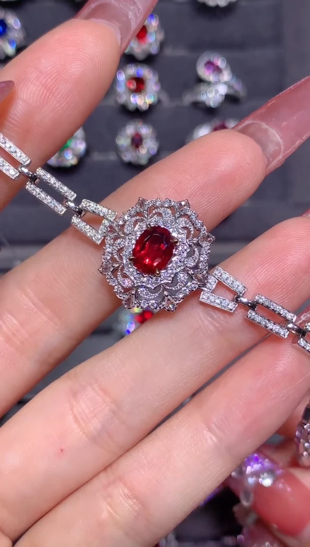 18K金镶嵌手链红宝石0.88CT