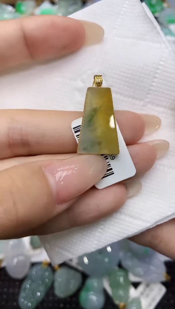 翡翠18K金镶嵌颈饰 111111111111