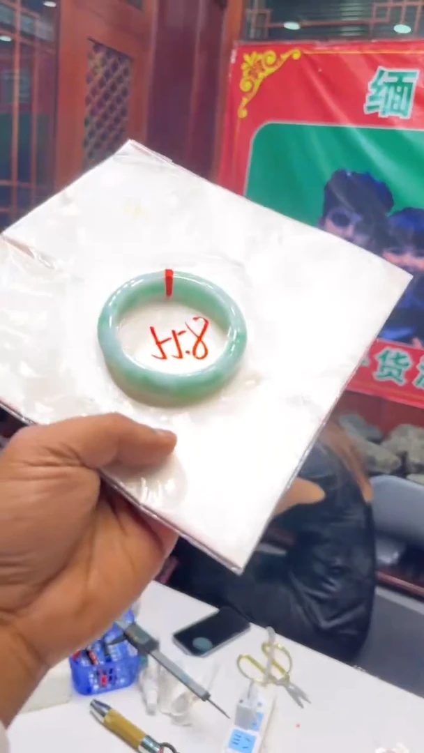翡翠手镯未镶嵌手镯