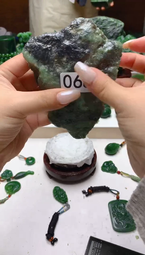 未镶嵌和田玉（碧玉）珠宝半成品068