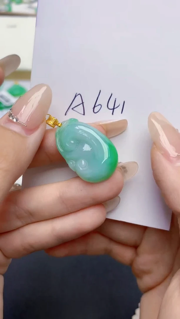 翡翠18K金镶嵌颈饰天然缅甸A货翡翠