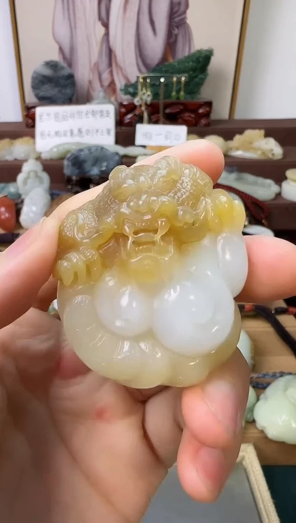 和田玉未镶嵌颈饰把件