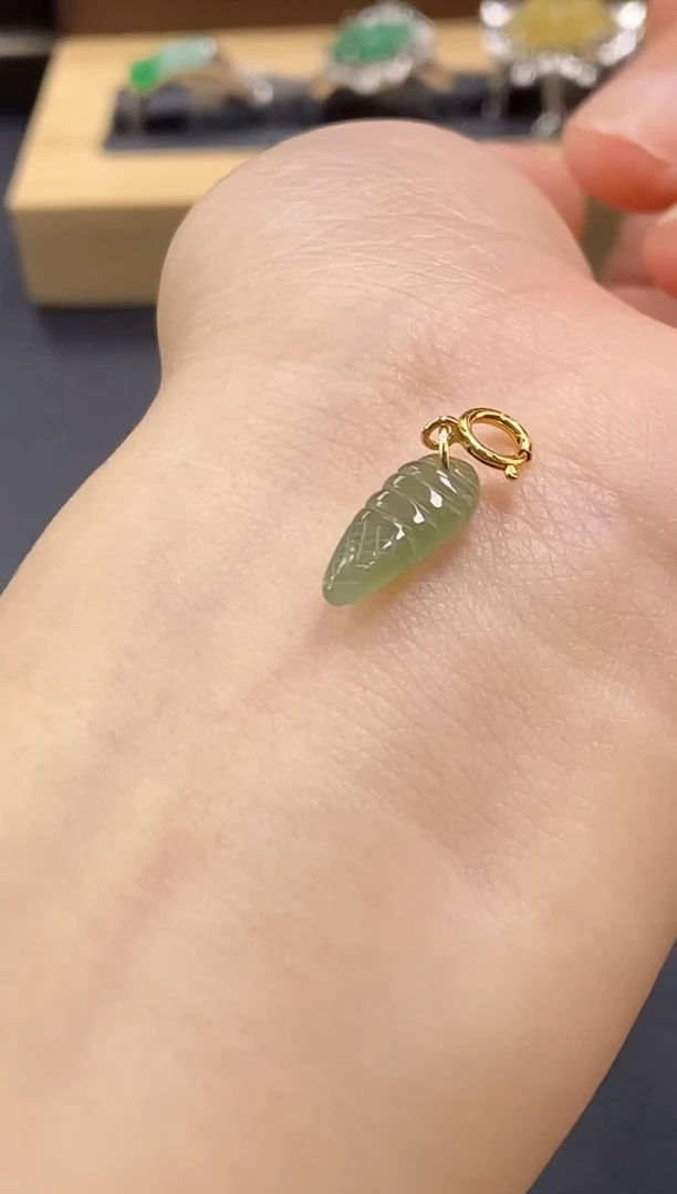 颈饰银S925镶嵌翡翠小*贝7540