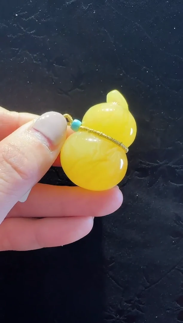 蜜蜡颈饰18K金镶嵌葫芦吊坠