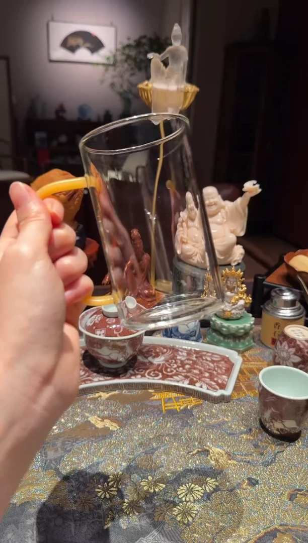 黄玉玻璃杯