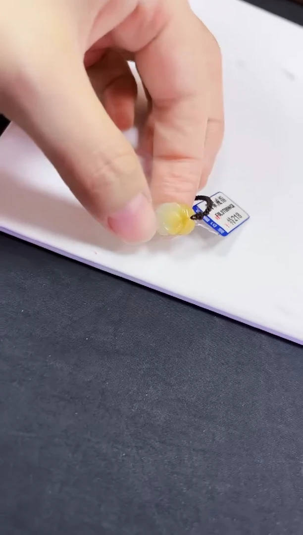 翡翠未镶嵌颈饰戒指