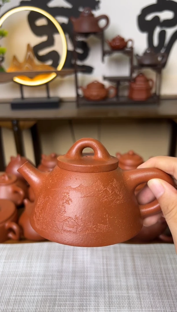 茶壶段泥红降坡霸王石瓢壶山水刻170CC-甘来兵