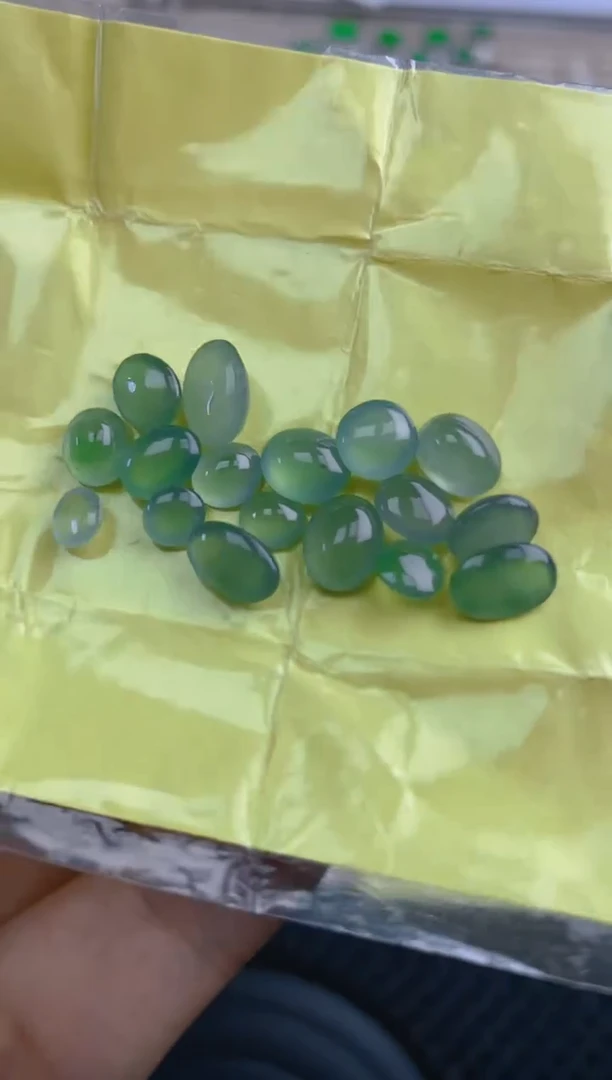 定制翡翠未镶嵌天然翡翠蛋面66
