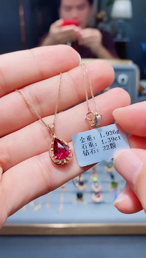 颈饰18K金镶嵌碧玺1.39.
