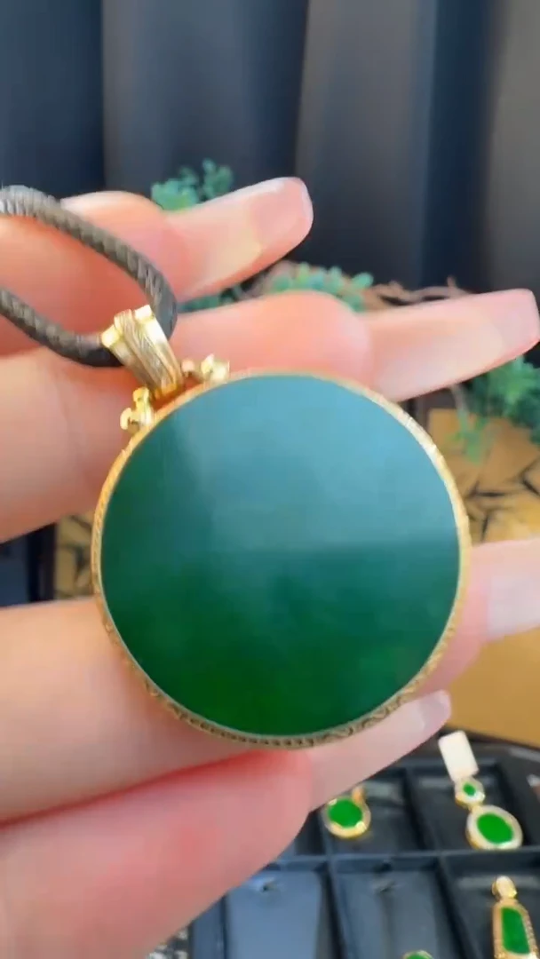 翡翠18K金镶嵌吊坠(不含链)天然缅甸翡翠A货吊坠