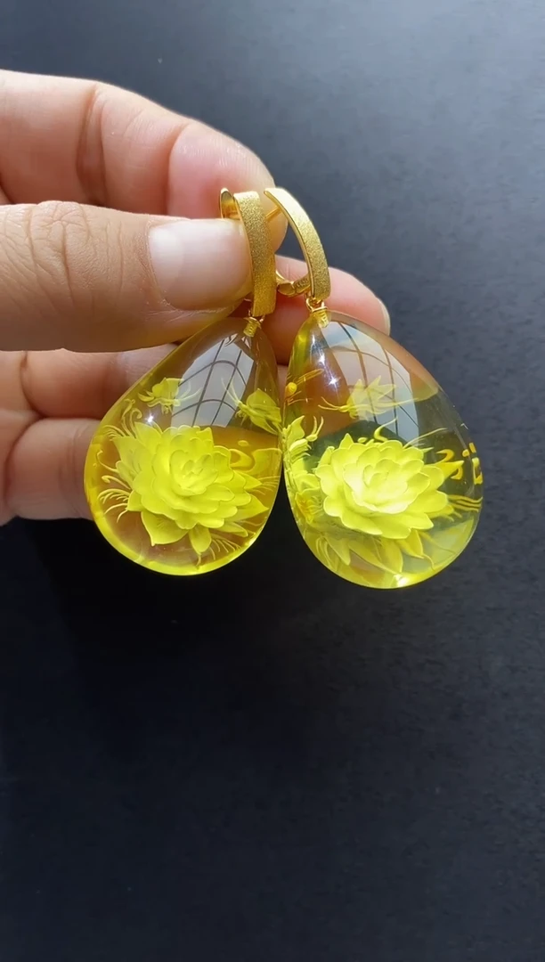 裸石琥珀未镶嵌耳坠