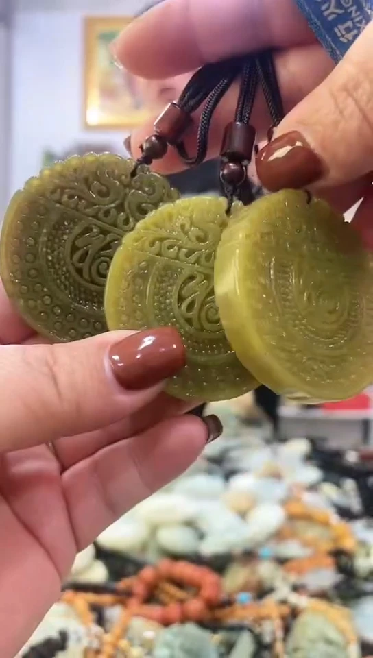 未镶嵌岫玉吊坠多样性发货发其中一件