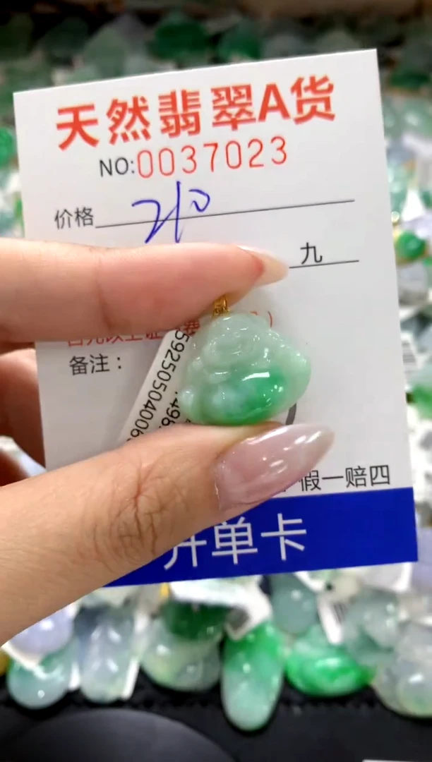 颈饰18K金镶嵌翡翠1111111111111111
