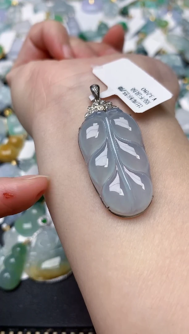 颈饰18K金镶嵌翡翠天然缅甸A货翡翠