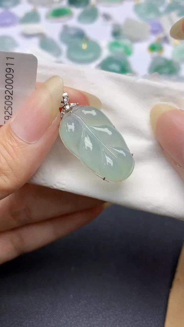 颈饰18K金镶嵌翡翠天然缅甸a货翡翠百元以上9元证书费自理