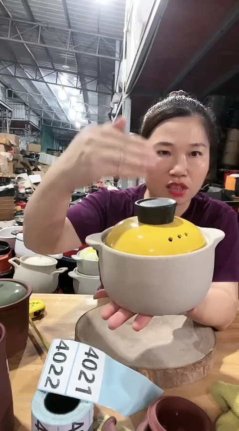 瑕疵1.0麦饭石锅带盖