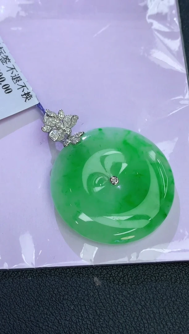 颈饰18K金镶嵌翡翠晴**湘赠礼盒证书 麦麦