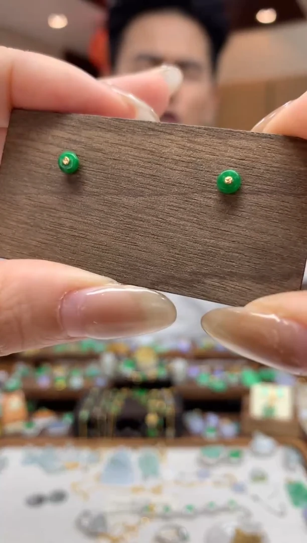 翡翠18K金镶嵌耳饰耳钉