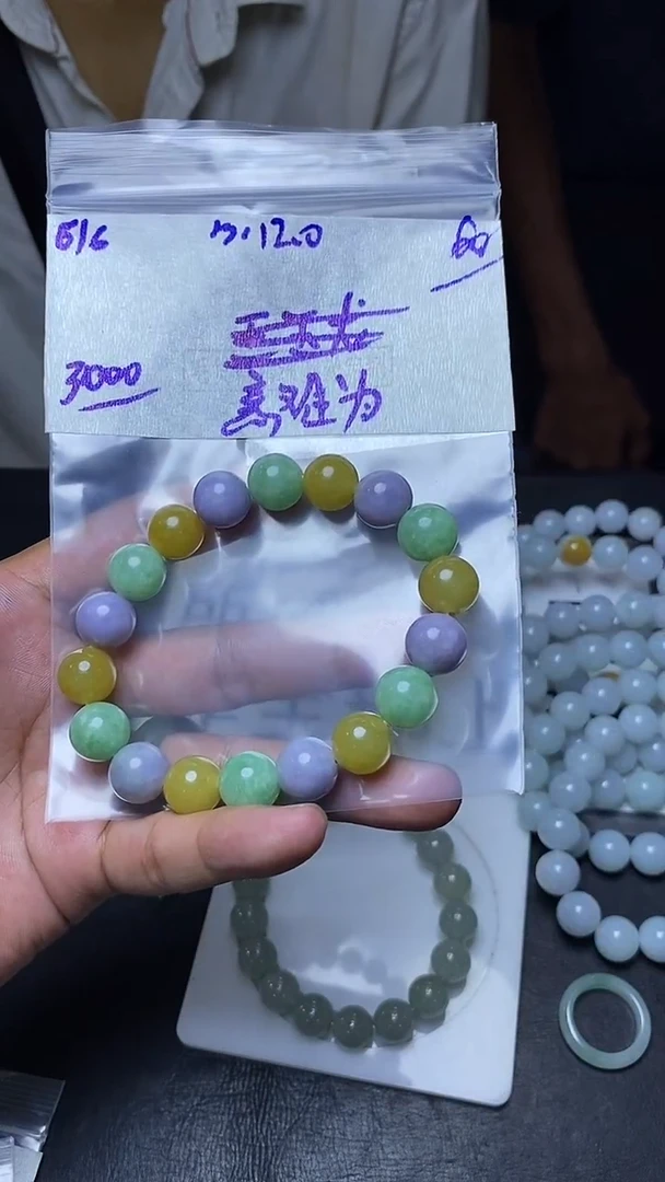 定制翡翠未镶嵌翡翠毛货抛光拍一发一