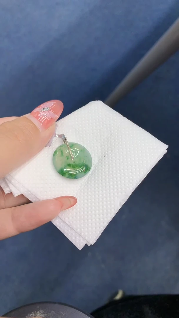 颈饰18K金镶嵌翡翠1