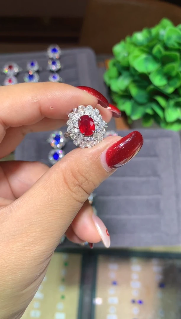 18K金镶嵌戒指红宝石2.03ct