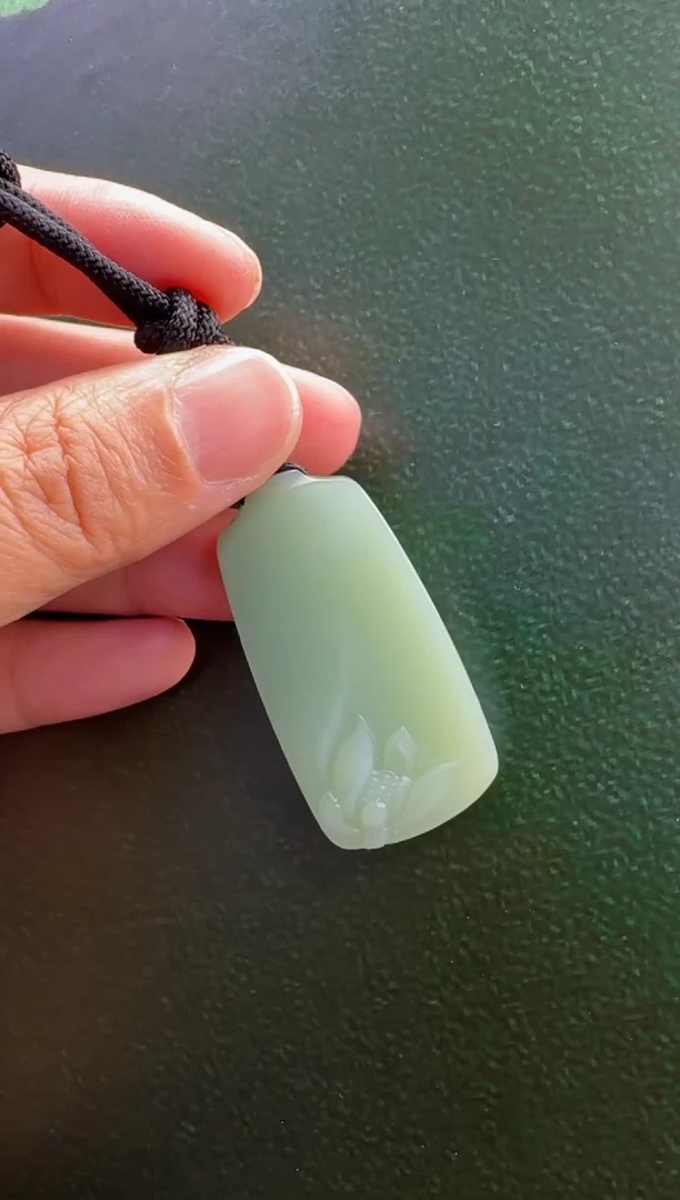 颈饰未镶嵌和田玉吊坠