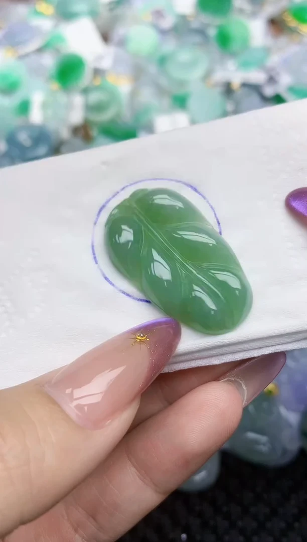 翡翠未镶嵌颈饰   天然翡翠A货  百元以上9米证书费自理