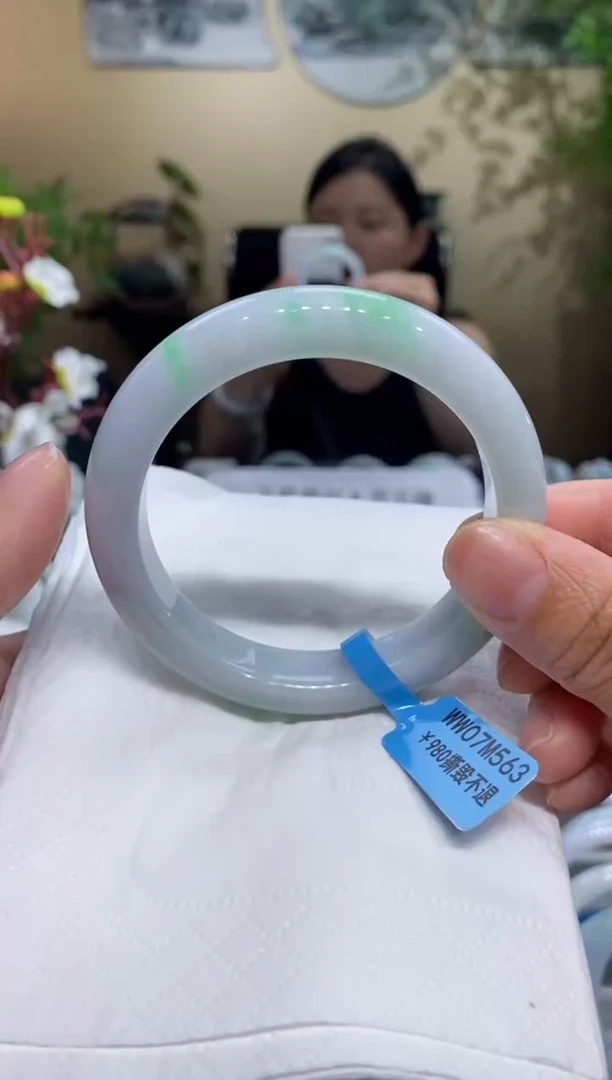 翡翠手镯未镶嵌翡翠56