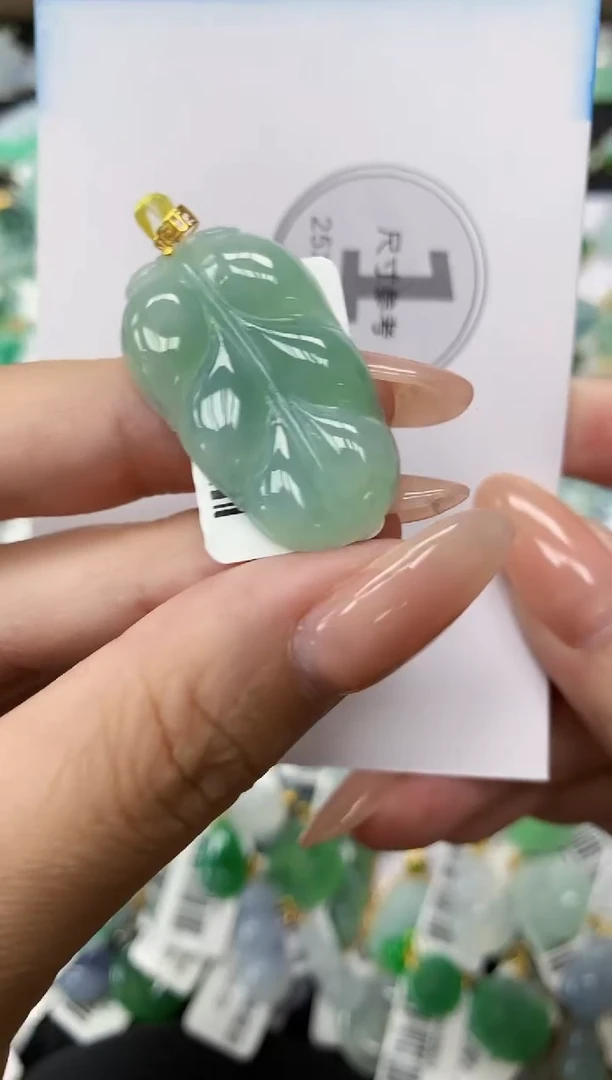 颈饰18K金镶嵌翡翠11111111111