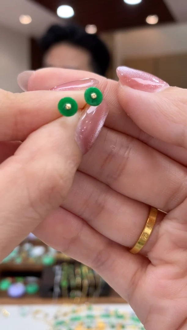 翡翠18K金镶嵌耳饰耳钉