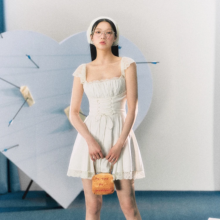 【LaluneDuCiel】LLDC法式纯欲吊带小众蕾丝连衣裙收腰短裙LQAQ0013