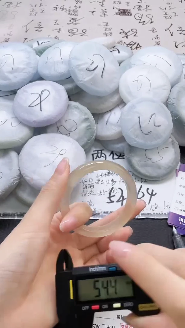 未镶嵌手镯石英质玉380-54