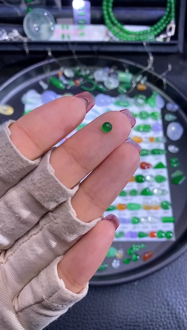 未镶嵌挂件翡翠蛋