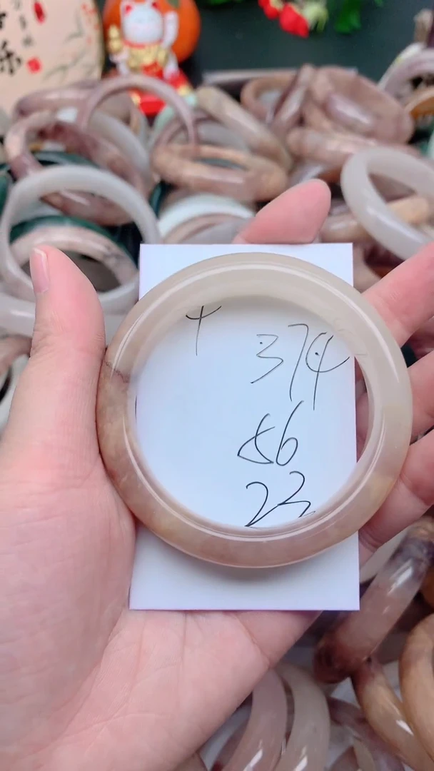 石英质玉手镯未镶嵌374