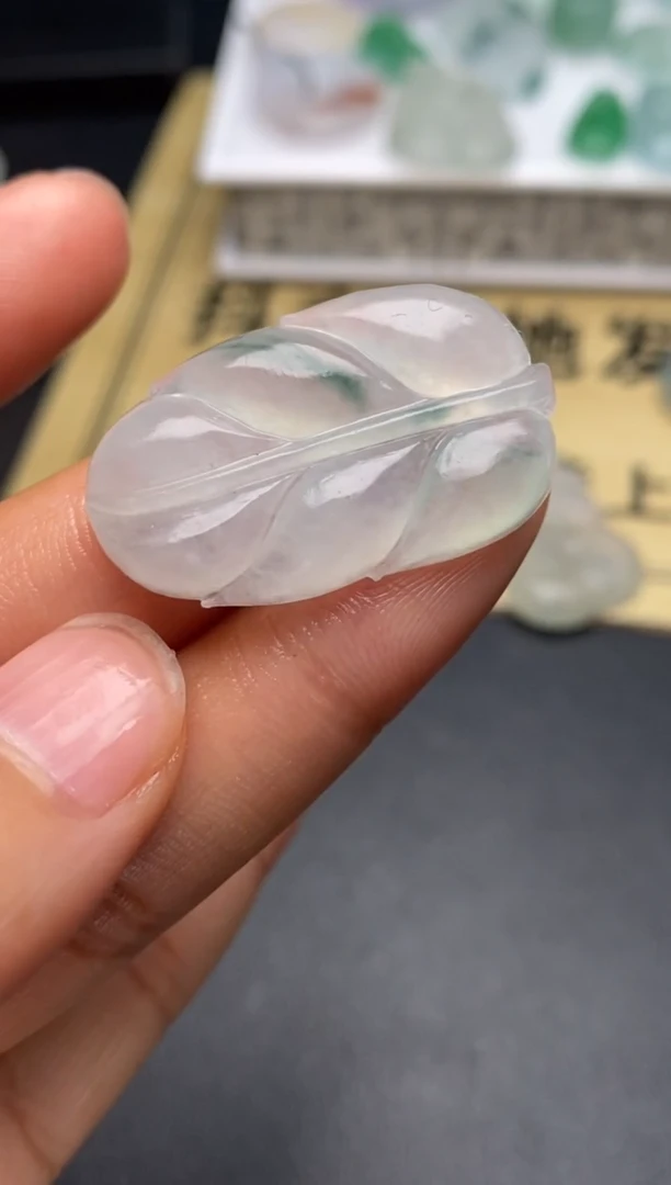 定制翡翠未镶嵌翡翠毛货多样性发其一