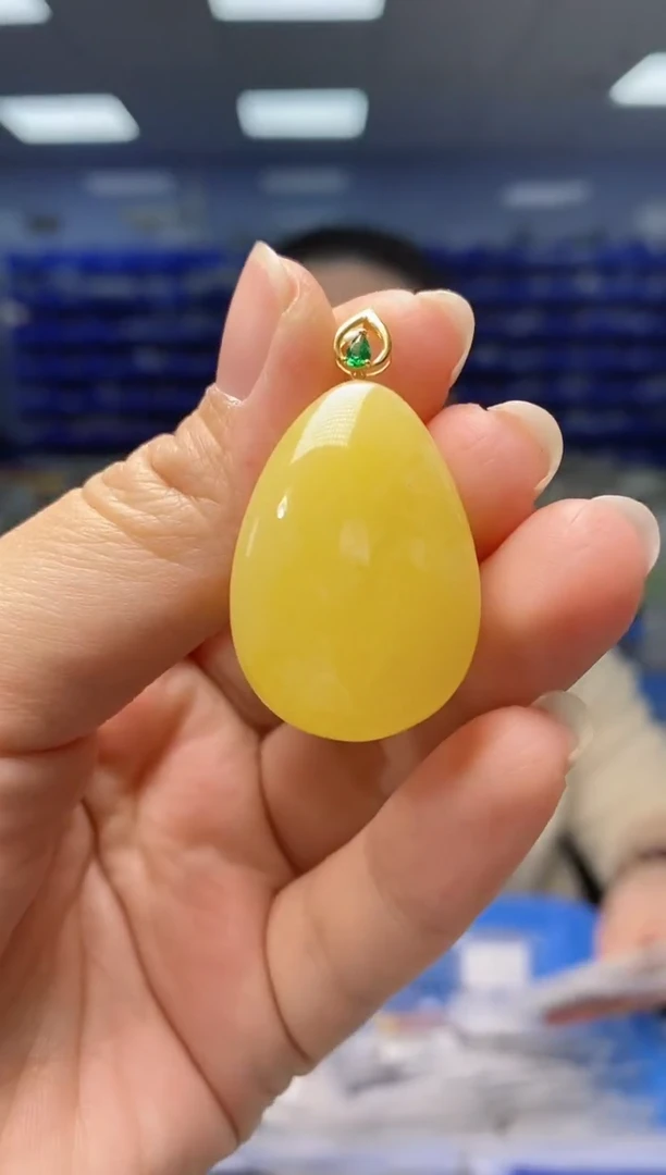 【闪购商品】蜜蜡吊坠(不含链)18K金镶嵌   G08825