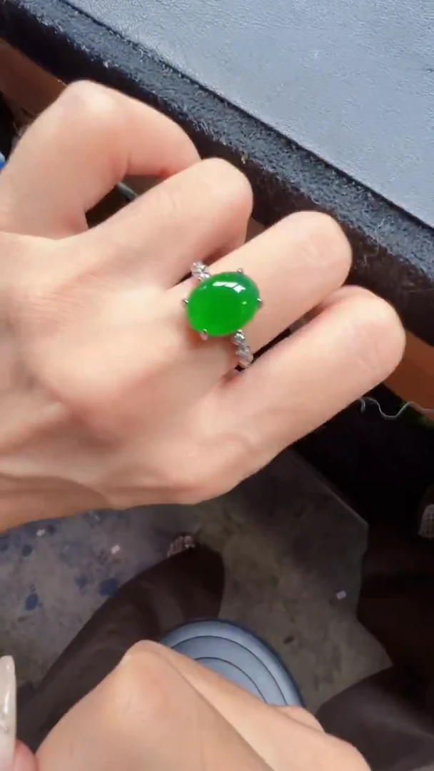 未镶嵌定制翡翠翡翠A货有轻微色差属于正常现象，戒指多样性发货1
