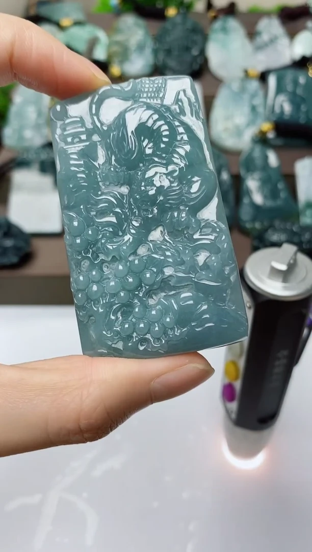 翡翠未镶嵌颈饰
