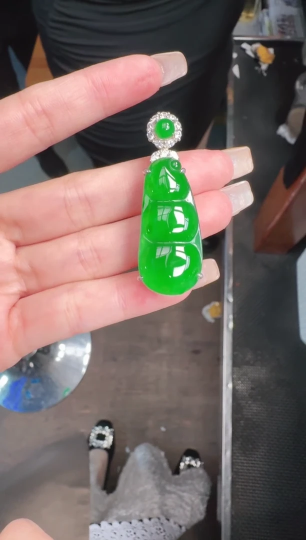 未镶嵌定制翡翠A货有轻微色差属于正常现象，豆子1
