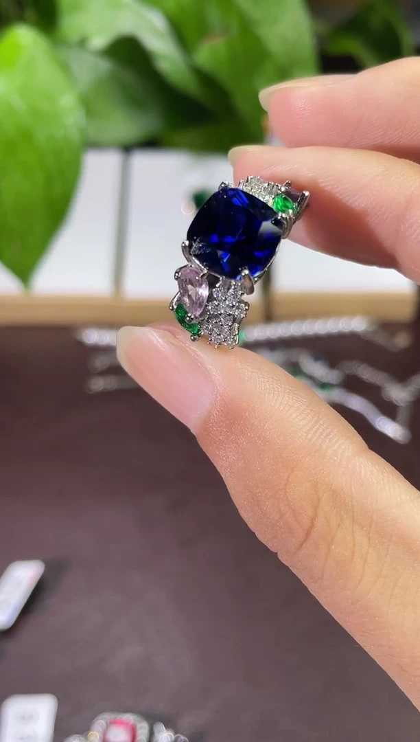 合金合成钻石蓝宝戒指