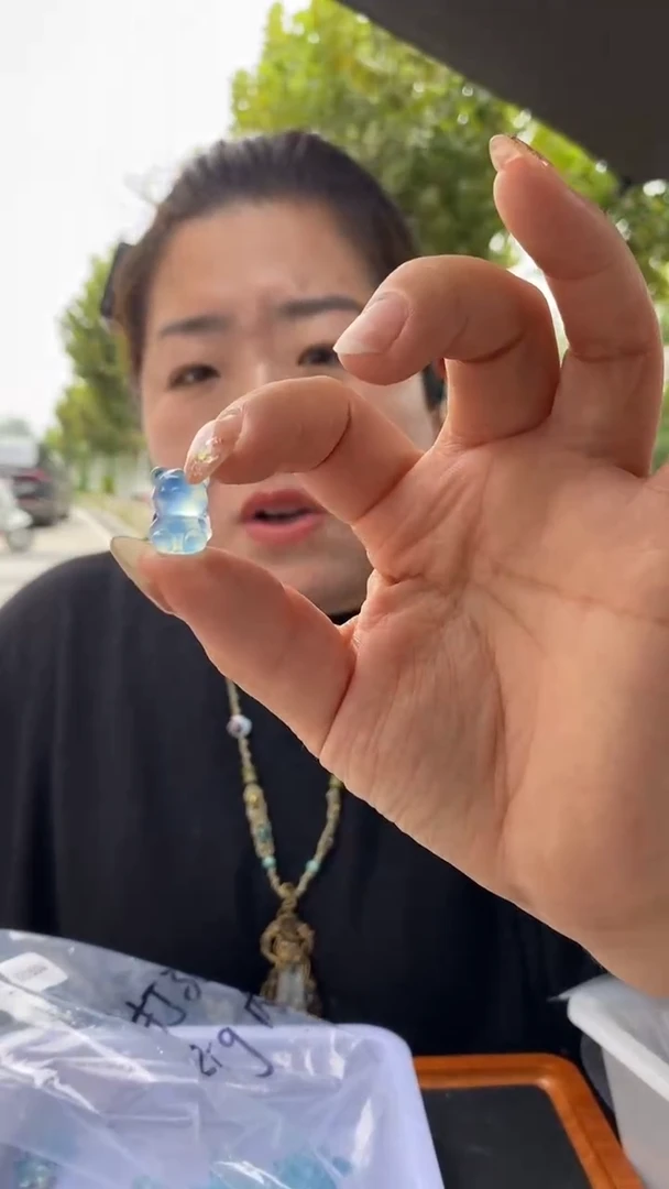 未镶嵌海蓝宝石车挂海蓝宝小熊D645多样性发其一（打孔）