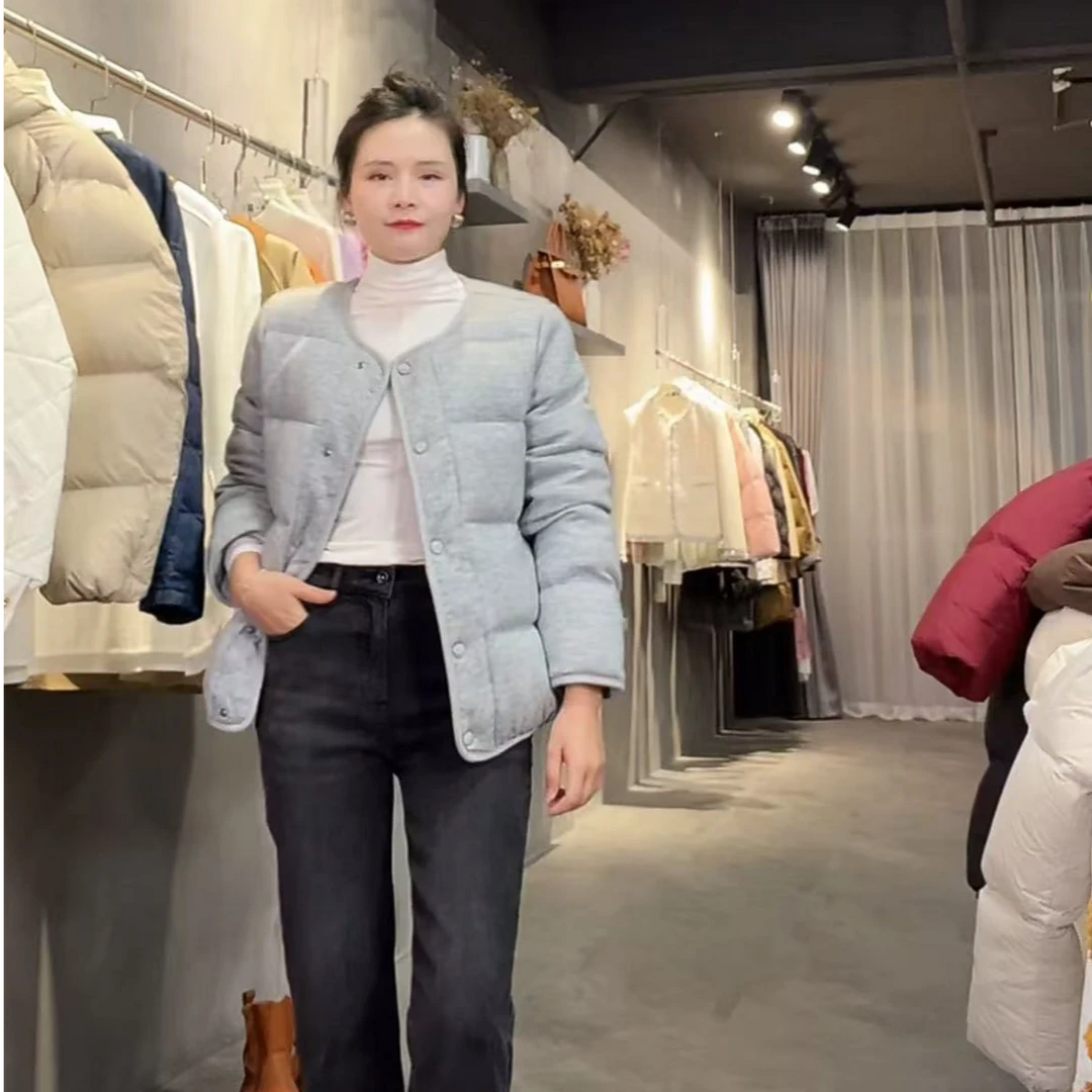 【小黑家】长60高端羊M混纺针织圆领极简小香外套羽绒服K1513