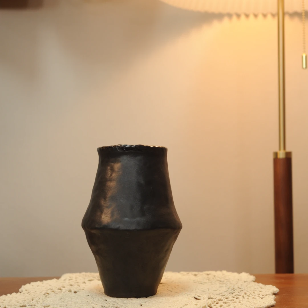 淳也-黑金釉异形陶瓷花瓶 C0530B0(高16 口7）