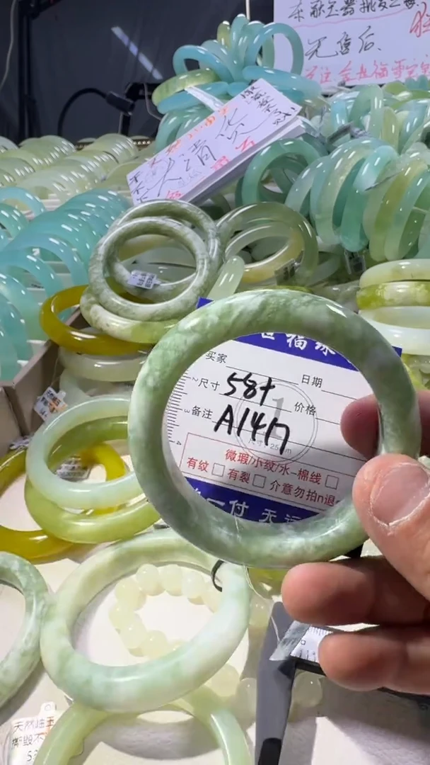 未镶嵌蛇纹石玉手镯1