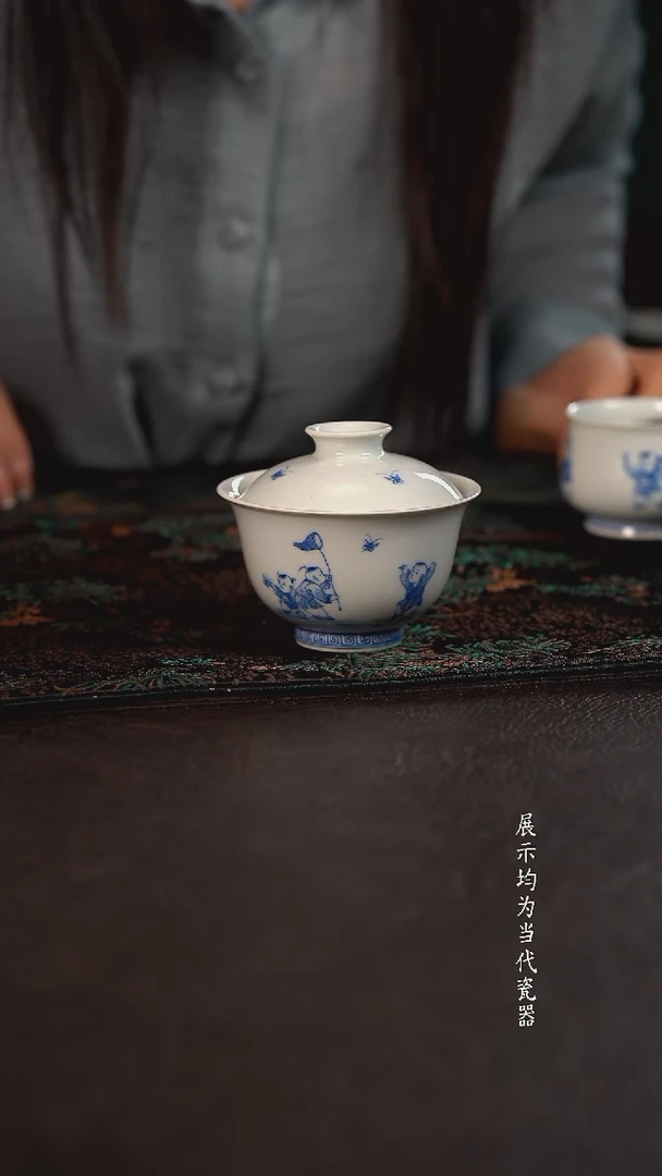 聚澜堂童子扑蝶元宝盖碗