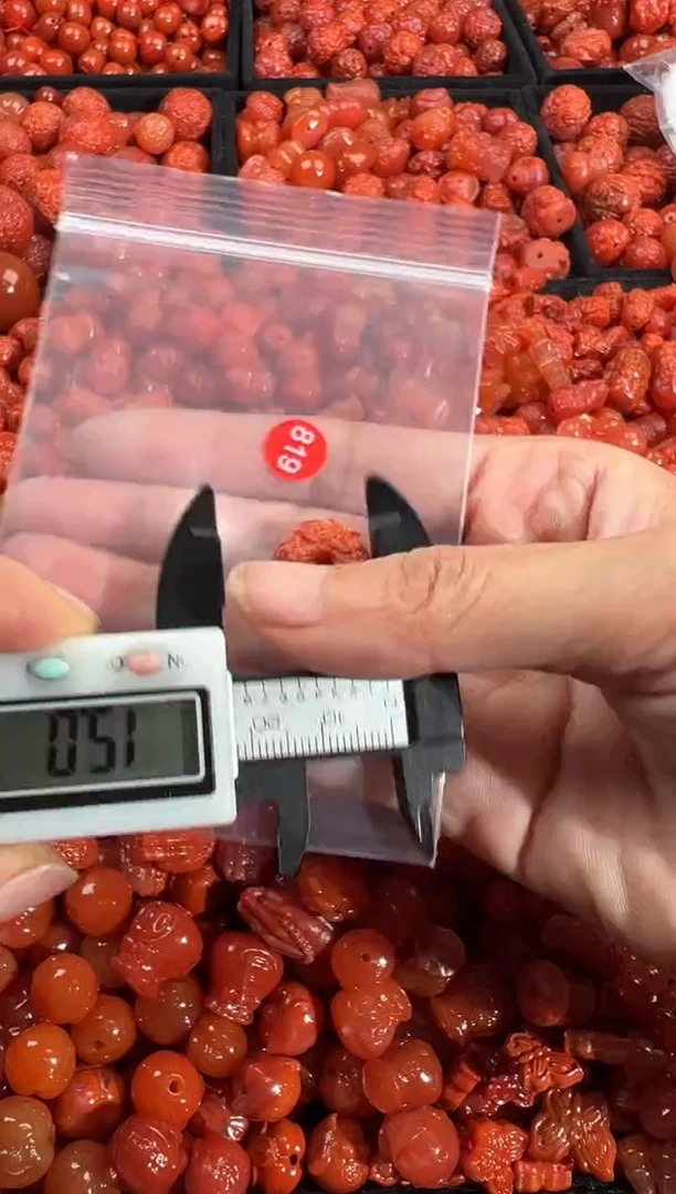 南红玛瑙未镶嵌颈饰1