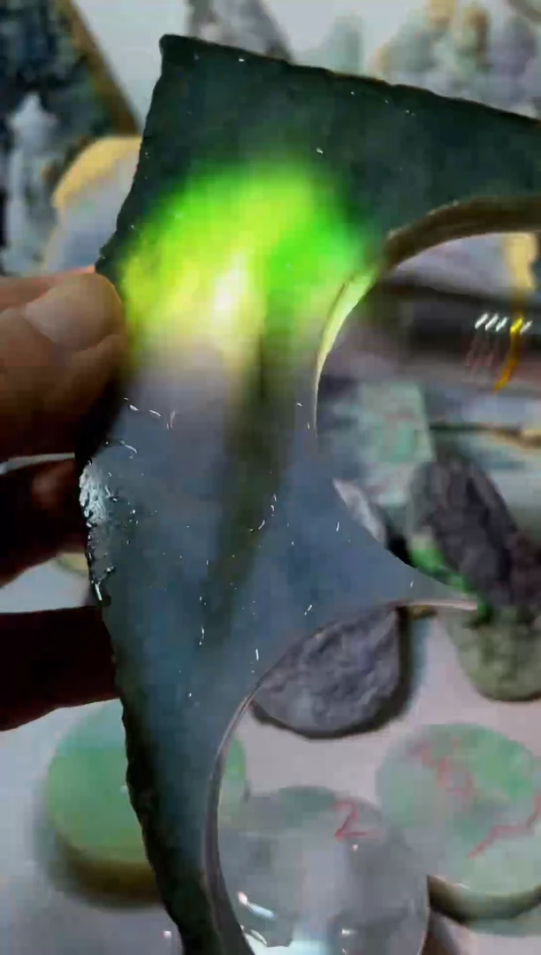 【闪购商品】翡翠吊坠(不含链)未镶嵌A744