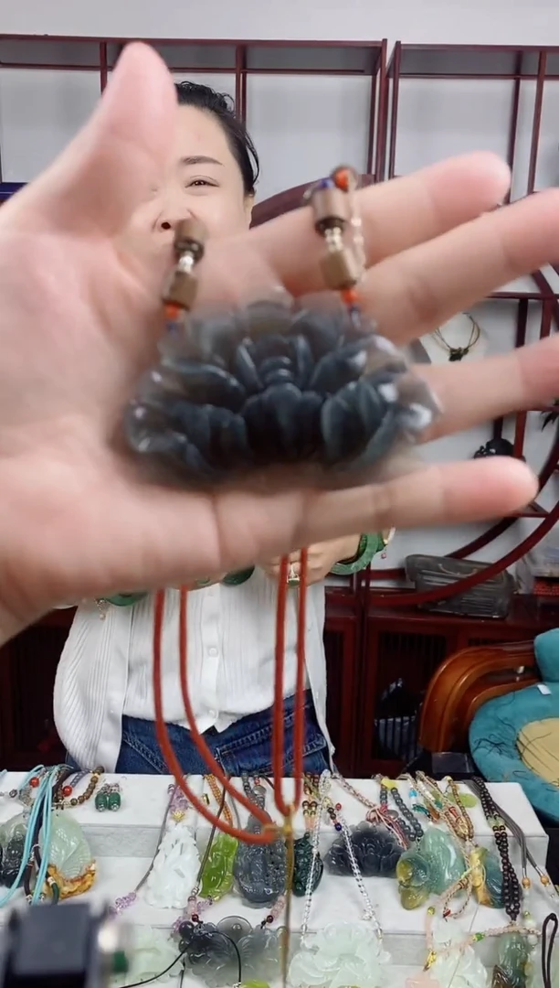 未镶嵌岫玉颈饰1